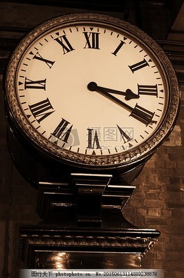 時光的金屬詩篇 論精美鐘表的藝術與靈魂